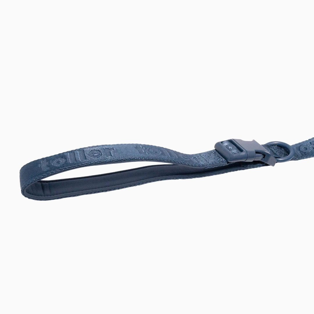 Toller navy leash handle close up